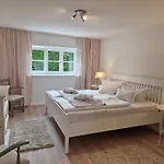 Grosse Mit Kamin, Garten & 2 Baedern Nahe Ostsee Appartement *