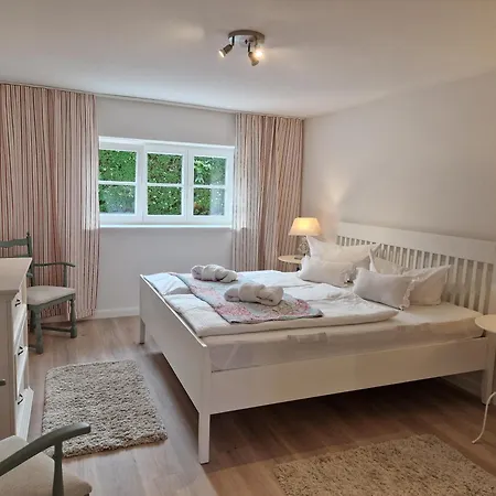 Grosse Mit Kamin, Garten & 2 Baedern Nahe Ostsee Appartement *