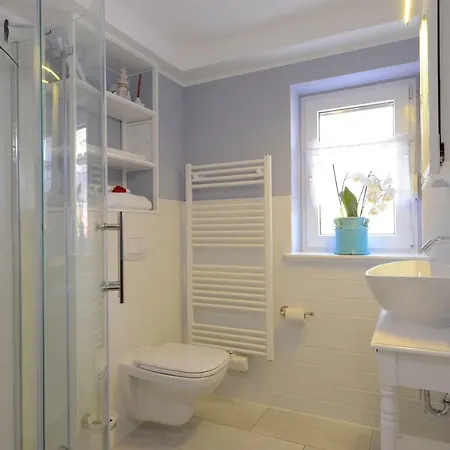 Appartement Grosse Mit Kamin, Garten & 2 Baedern Nahe Ostsee *
